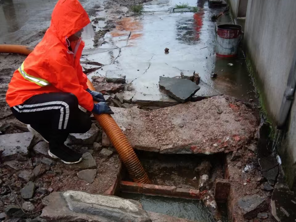 海阳专业清理污水池 炜誉市政以规范流程守护城市 “肠道”